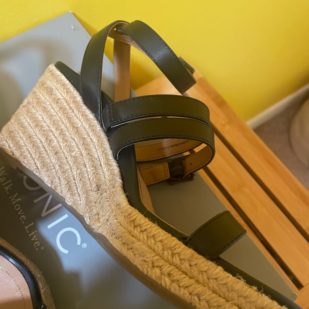 Vionic Black Wedges - Picture 3 of 8